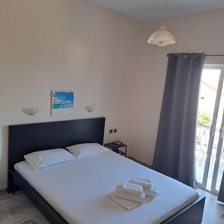 Golden Beach-Tsianis Apartments Неа-Месаґкала Екстер'єр фото